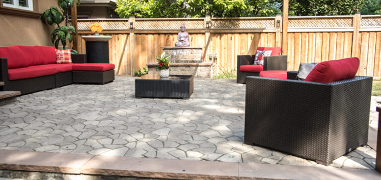 Read more about the article How To Design Your Front Yard Landscape