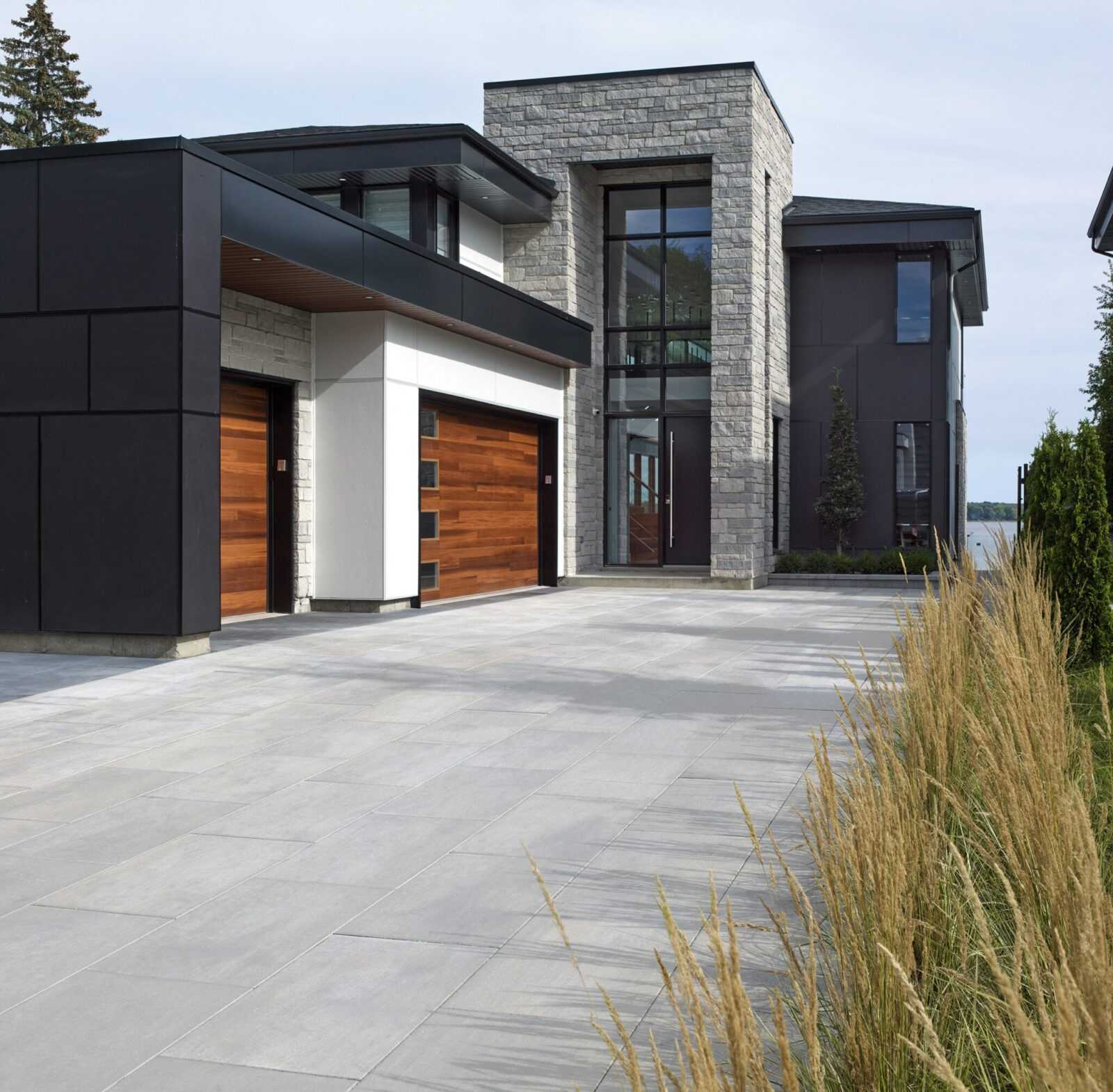 interlocking-driveway-patio-contractor-oakville-ontario-burloak-landscaping-lifestyle